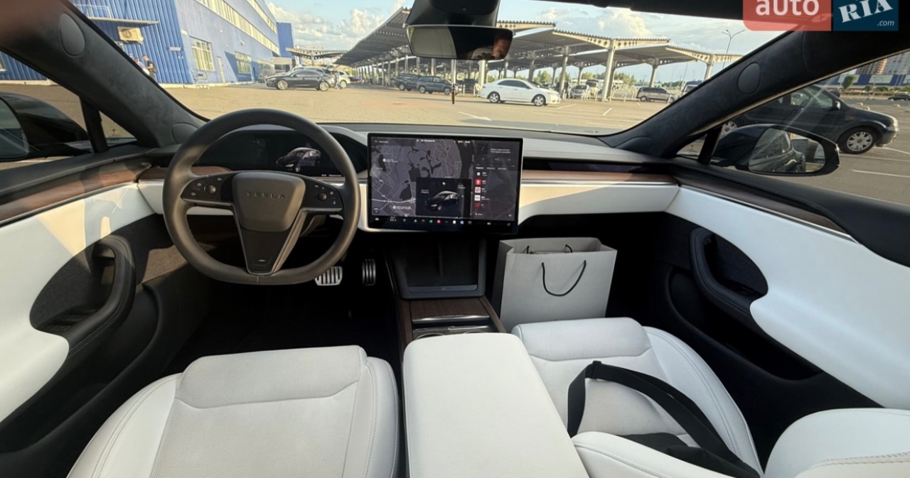 Tesla Model S - фото 6