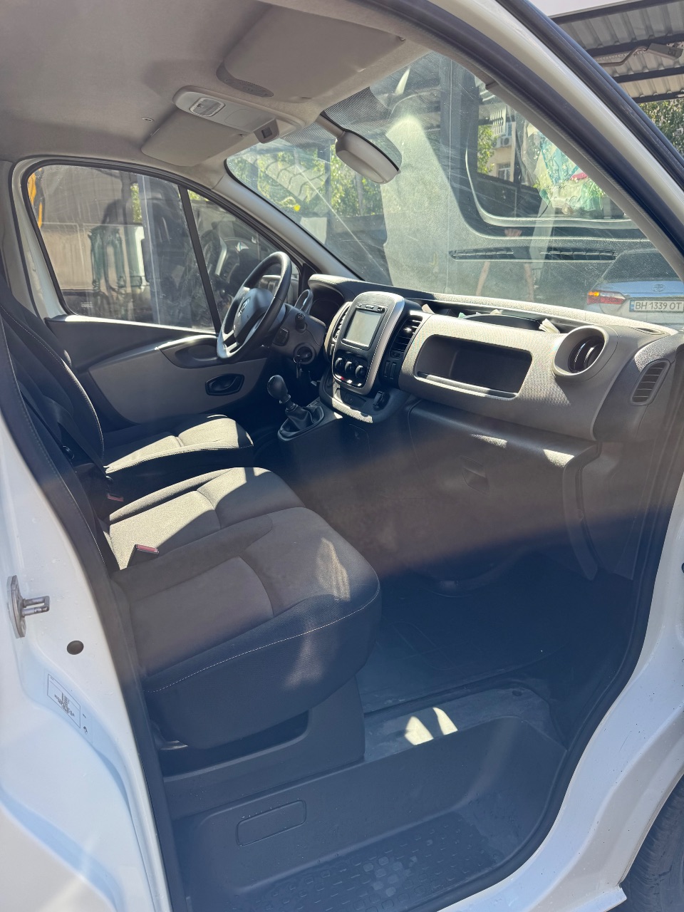 Renault Trafic - фото 9