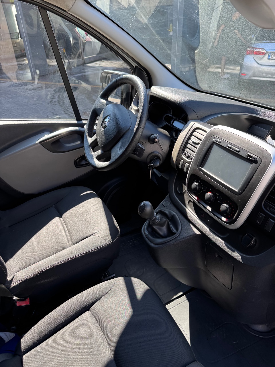 Renault Trafic - фото 8