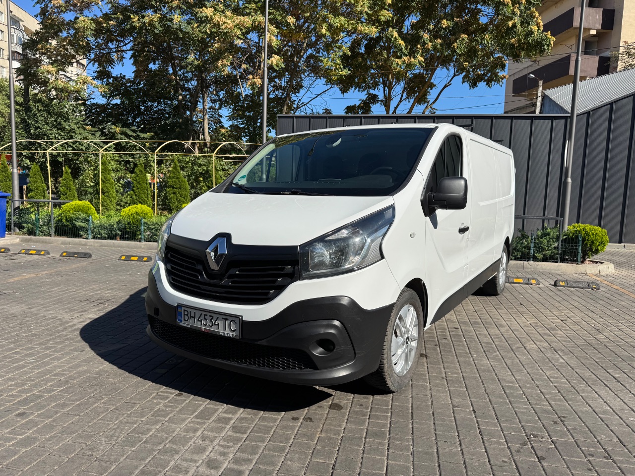 Renault Trafic - фото 1