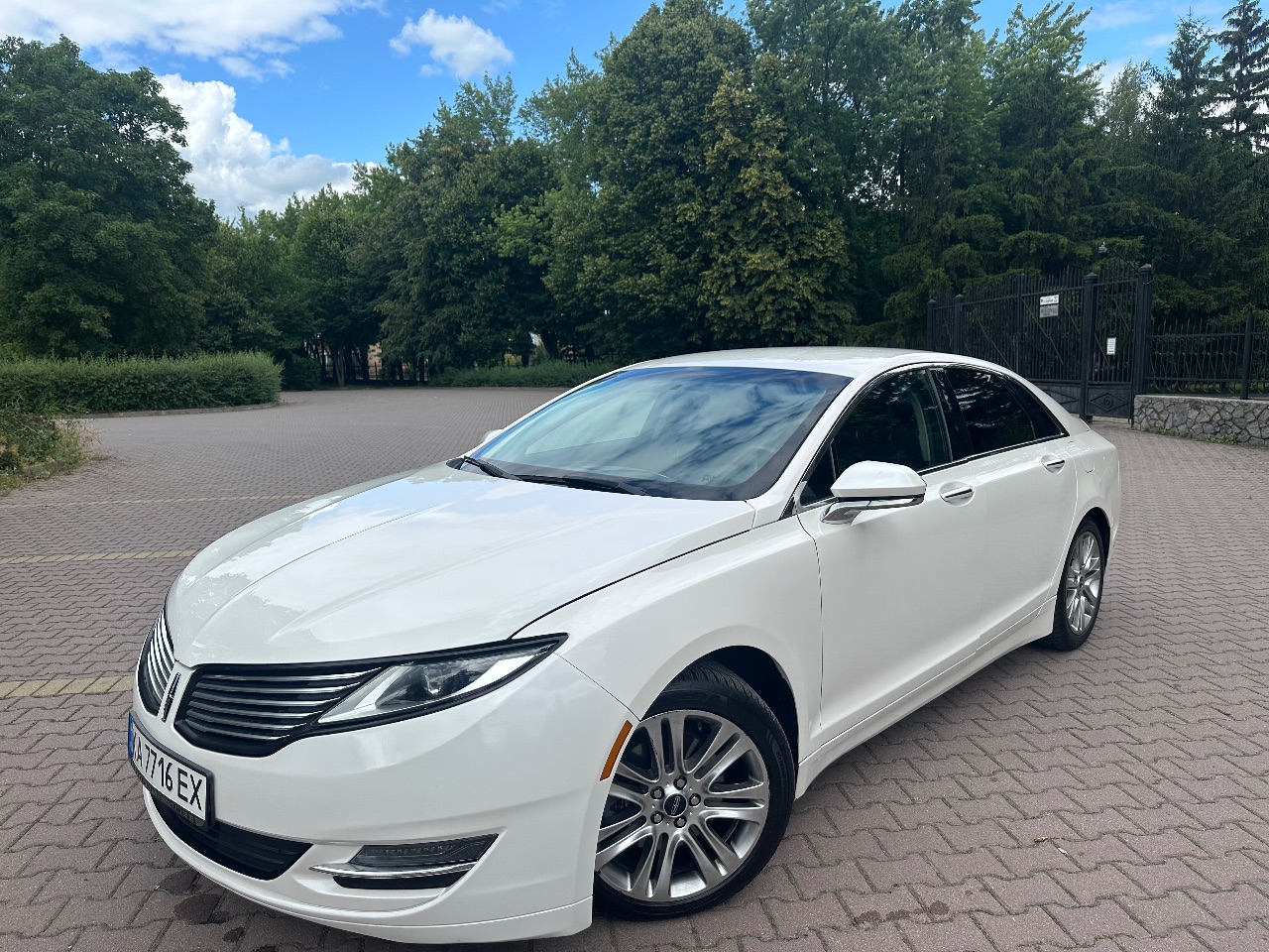 Lincoln MKZ - фото 1