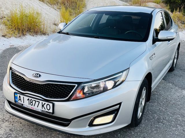 Kia K5 - фото 1