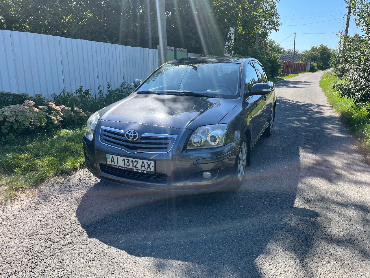 Toyota Avensis - фото 2