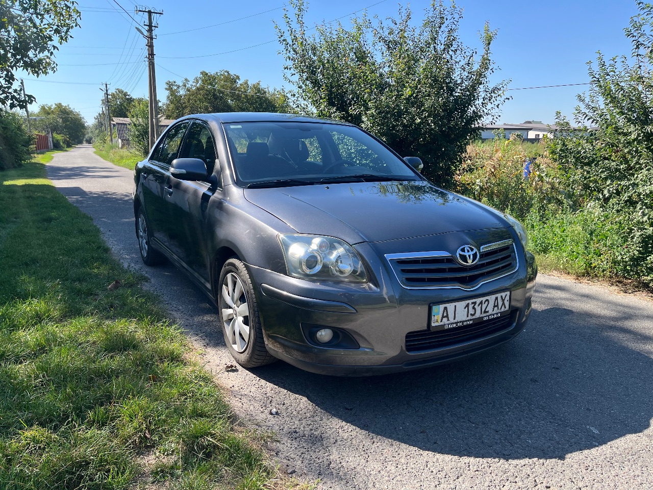 Toyota Avensis - фото 1