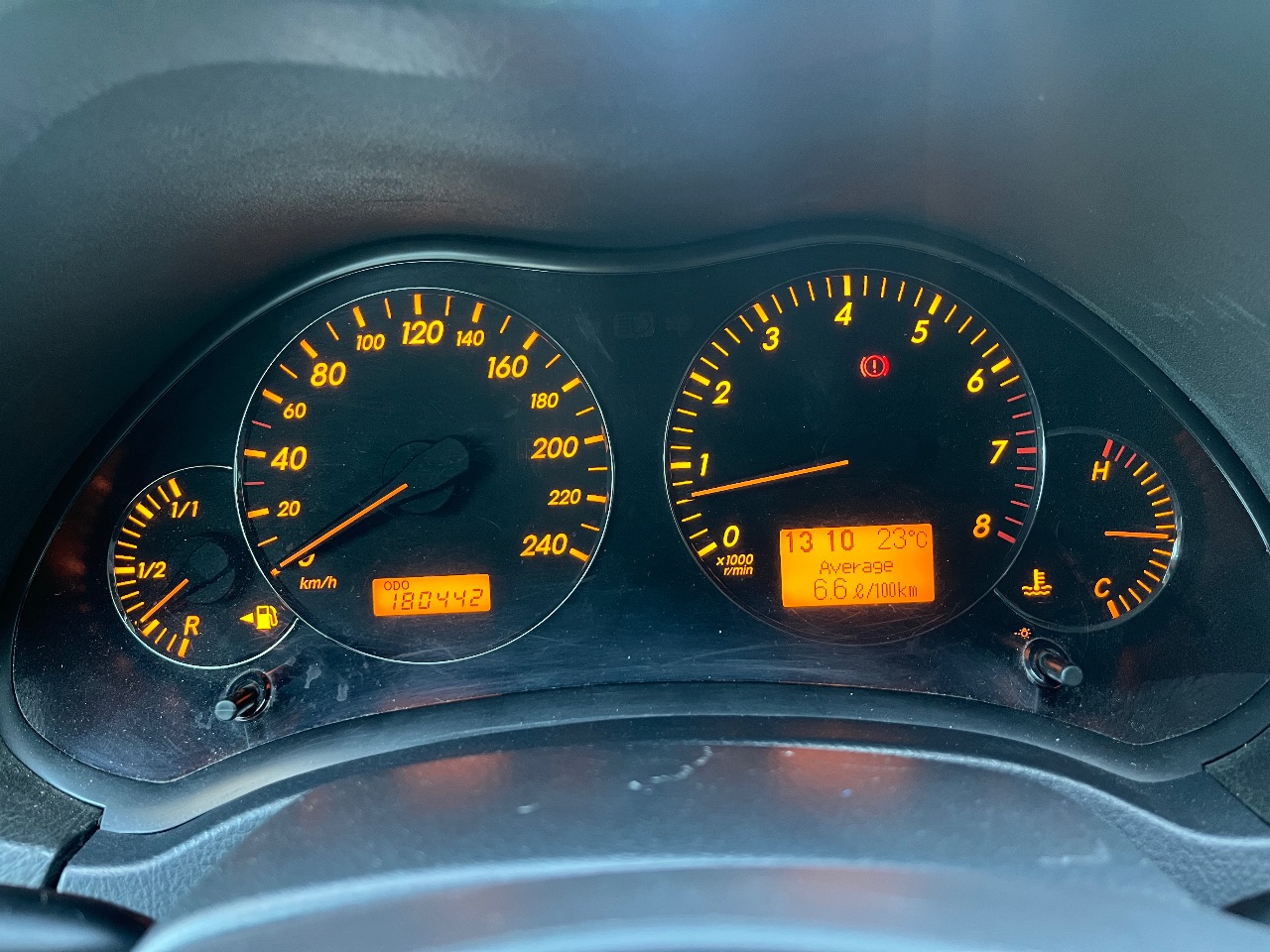 Toyota Avensis - фото 6