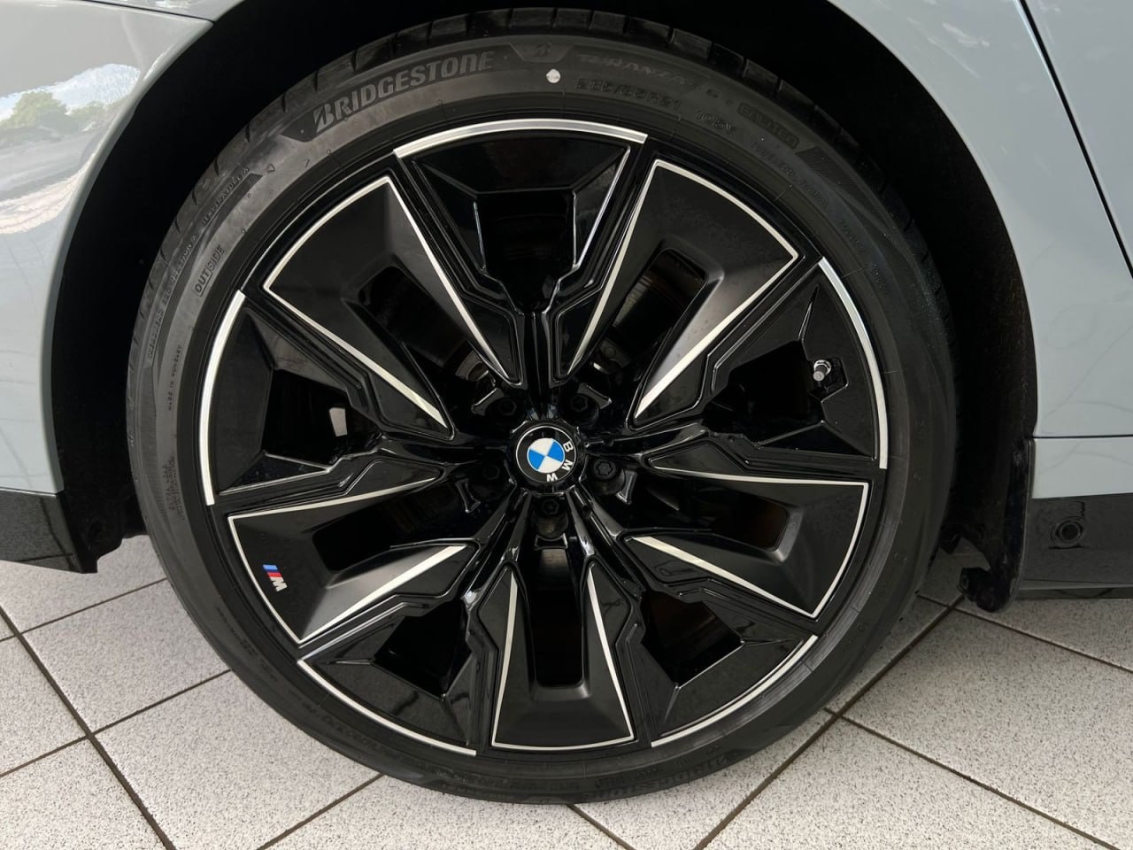 BMW i7 - фото 3