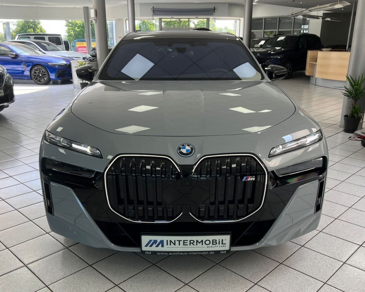 BMW i7 - фото 6