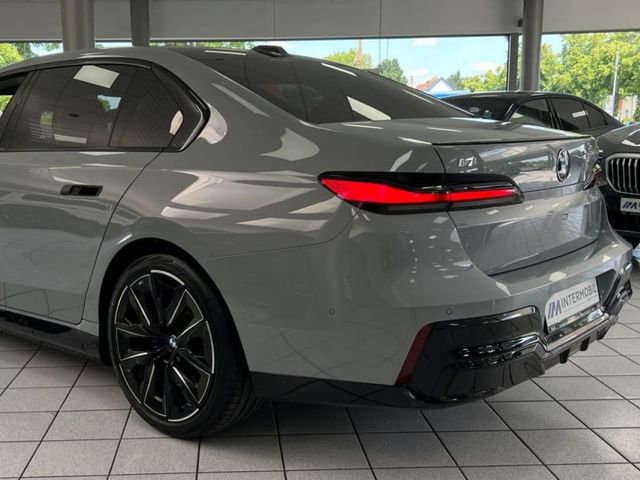 BMW i7 - фото 5