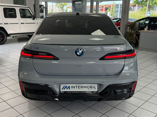 BMW i7 - фото 2
