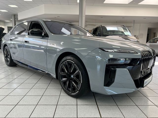 BMW i7 - фото 1