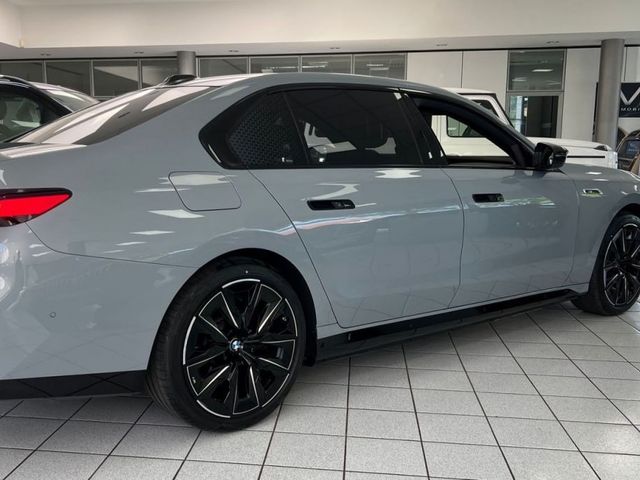 BMW i7 - фото 4