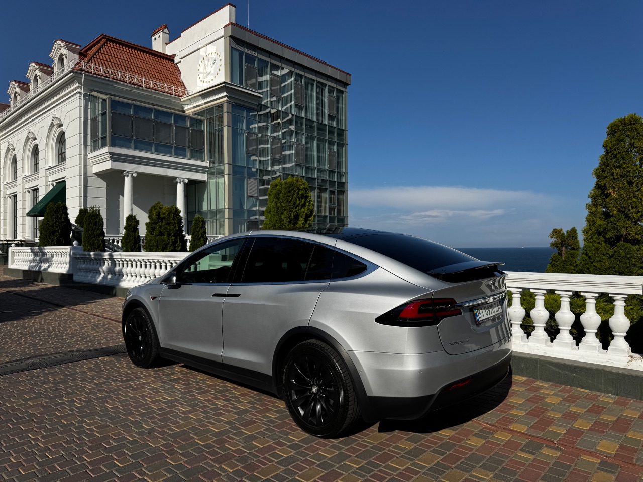 Tesla Model X - фото 8
