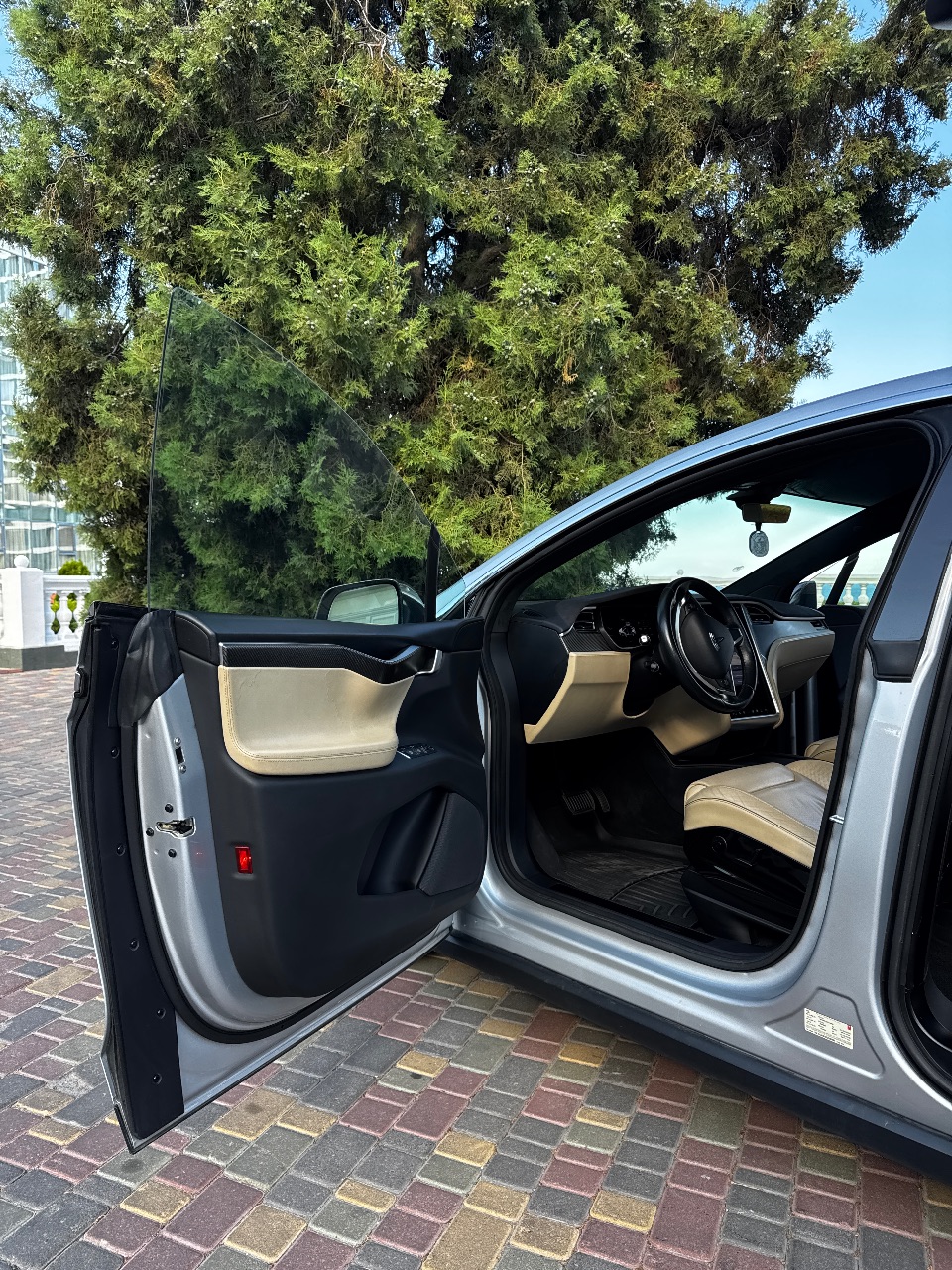 Tesla Model X - фото 40