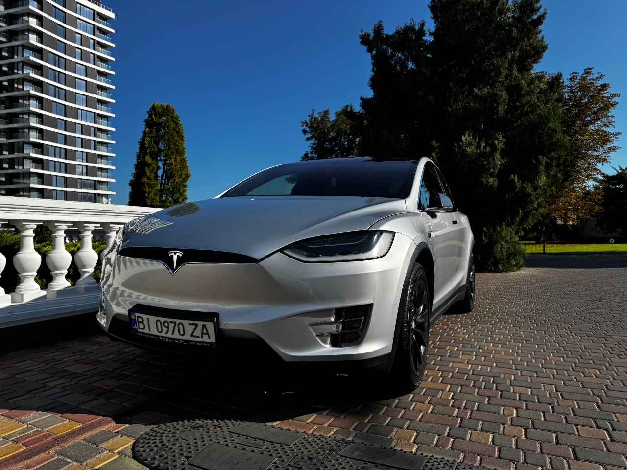 Tesla Model X - фото 12