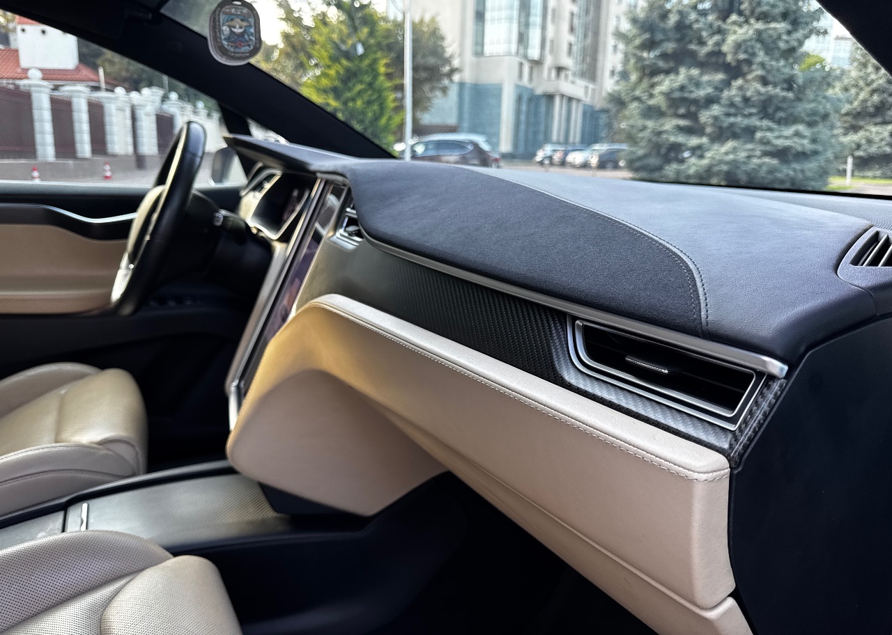 Tesla Model X - фото 50