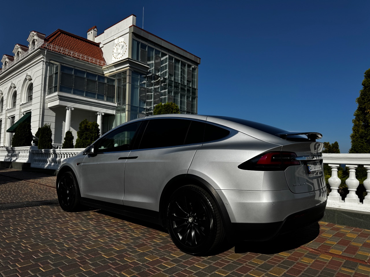 Tesla Model X - фото 9