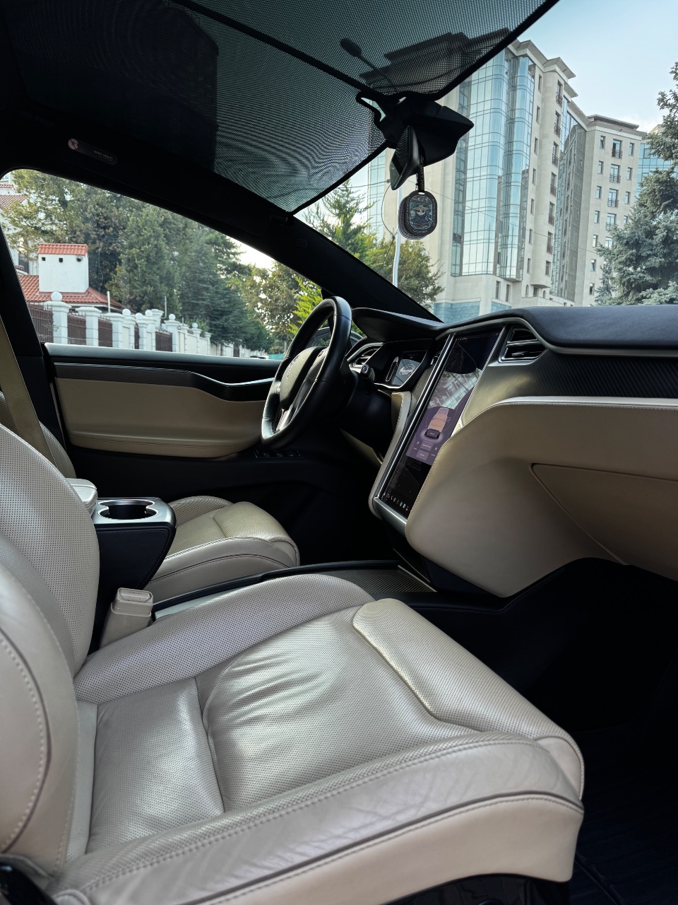 Tesla Model X - фото 49