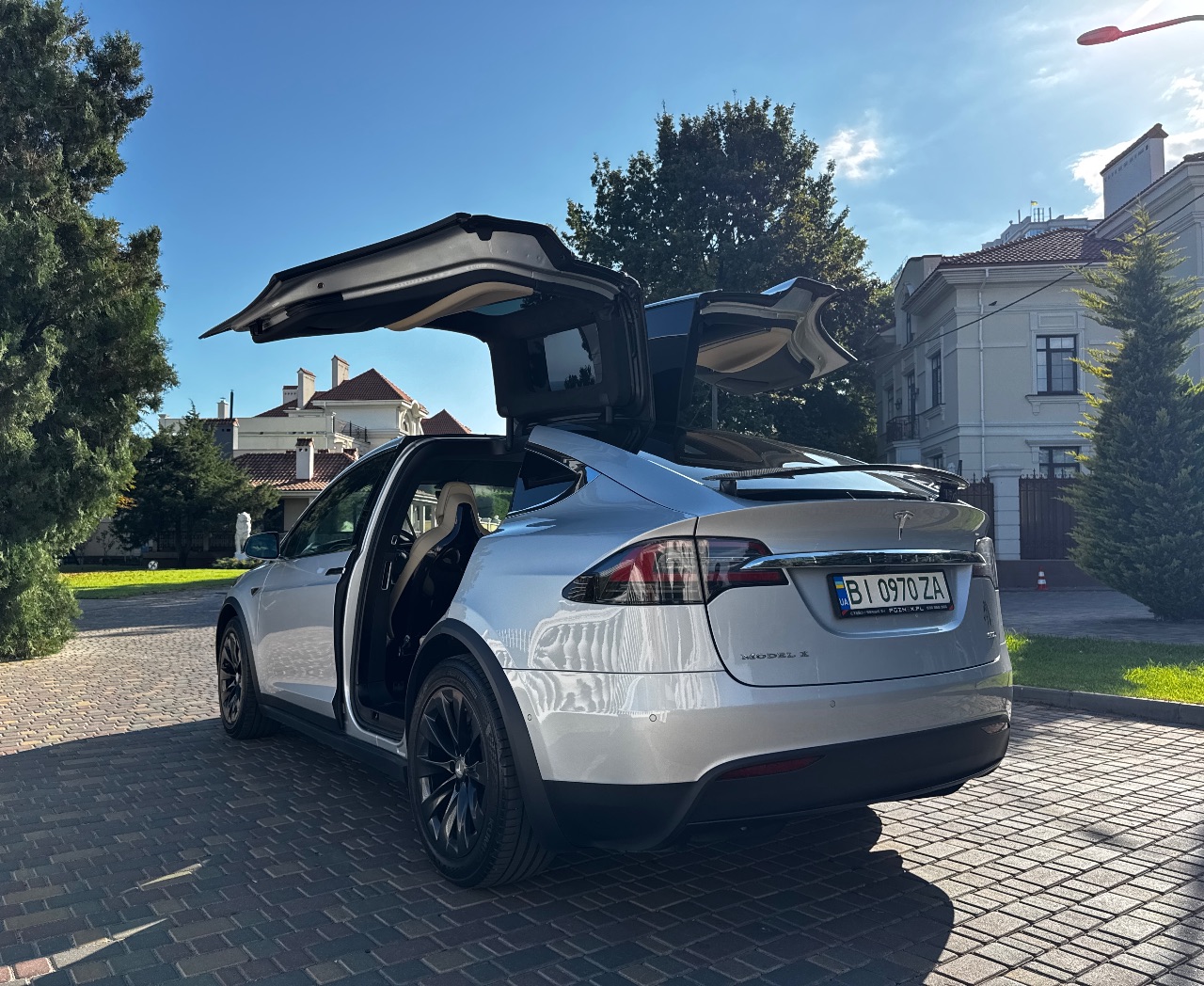 Tesla Model X - фото 19