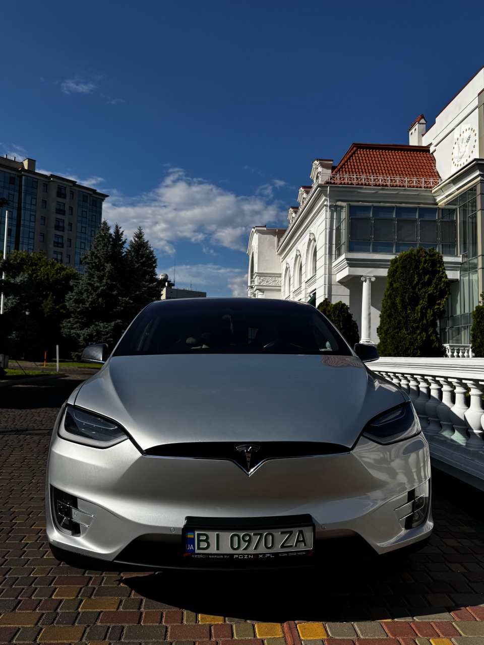 Tesla Model X - фото 1