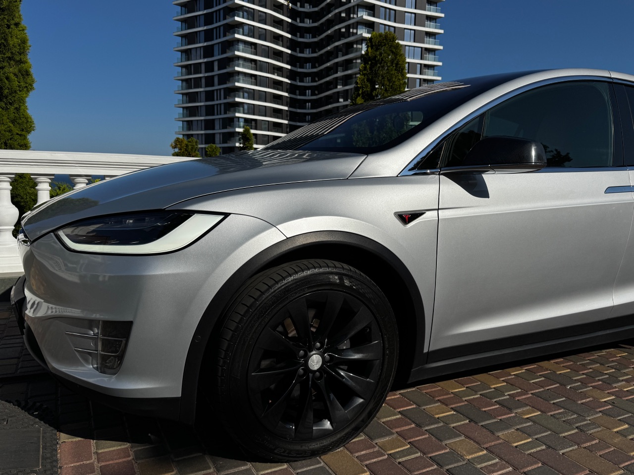 Tesla Model X - фото 13