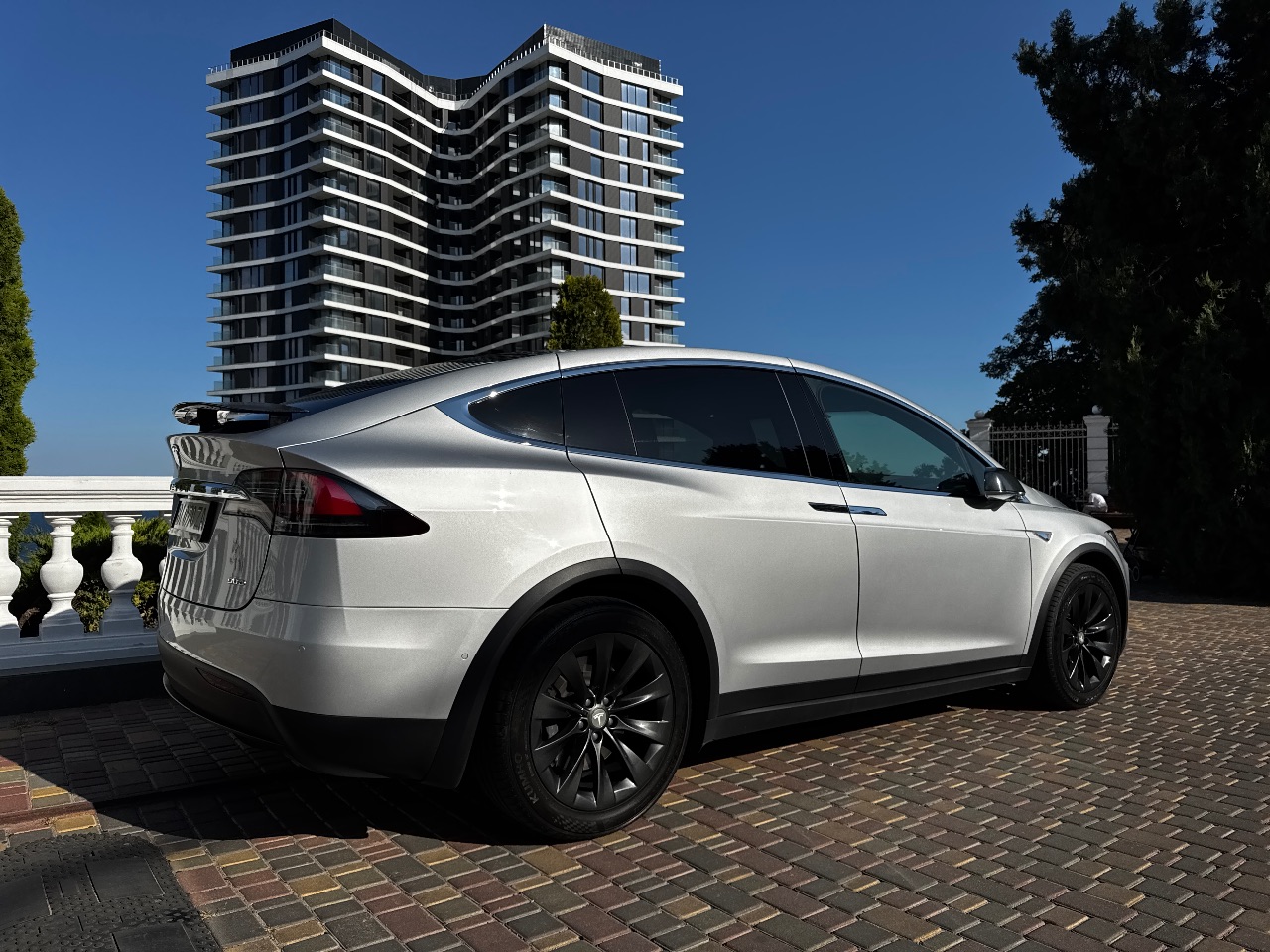 Tesla Model X - фото 5