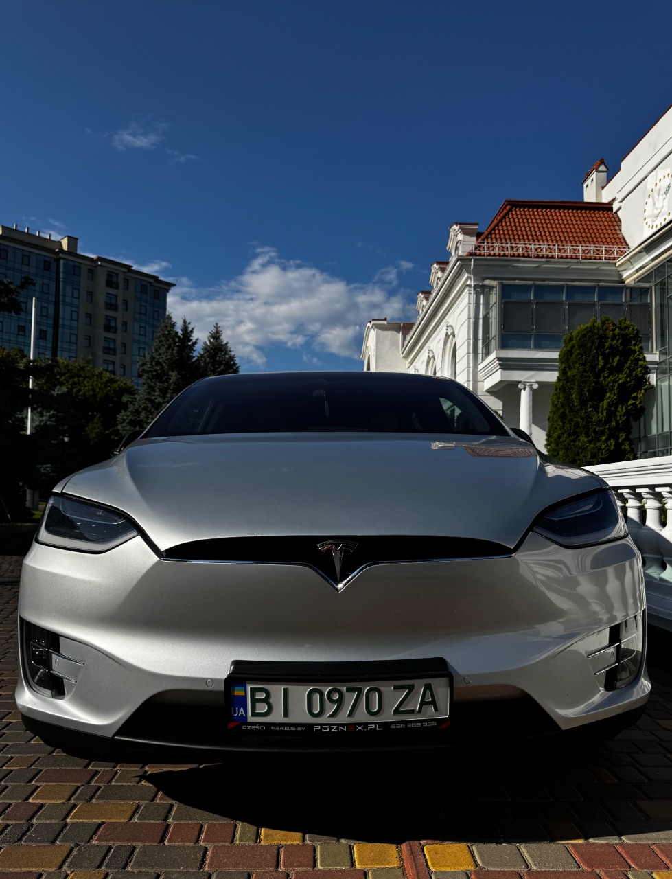 Tesla Model X - фото 2