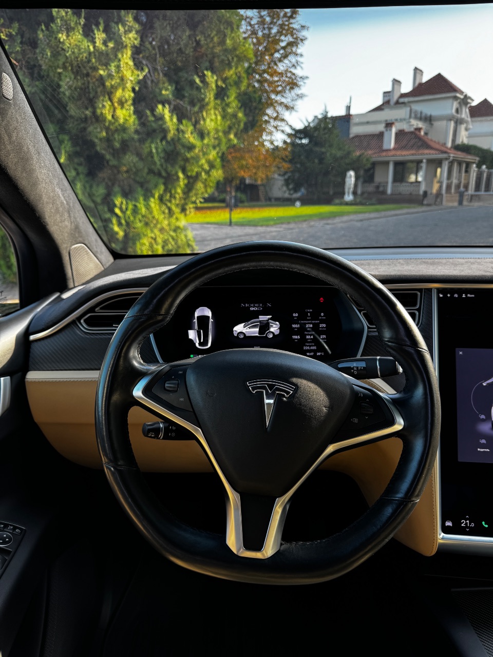 Tesla Model X - фото 28