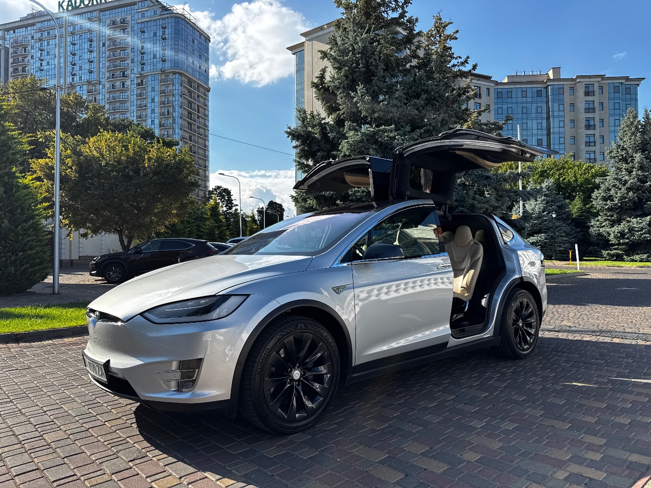 Tesla Model X - фото 20