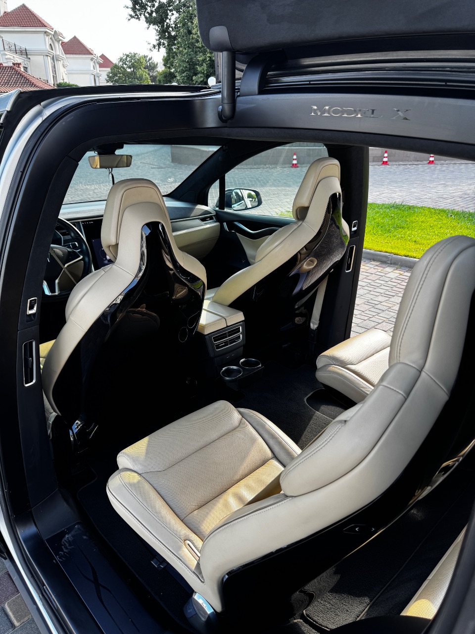 Tesla Model X - фото 22