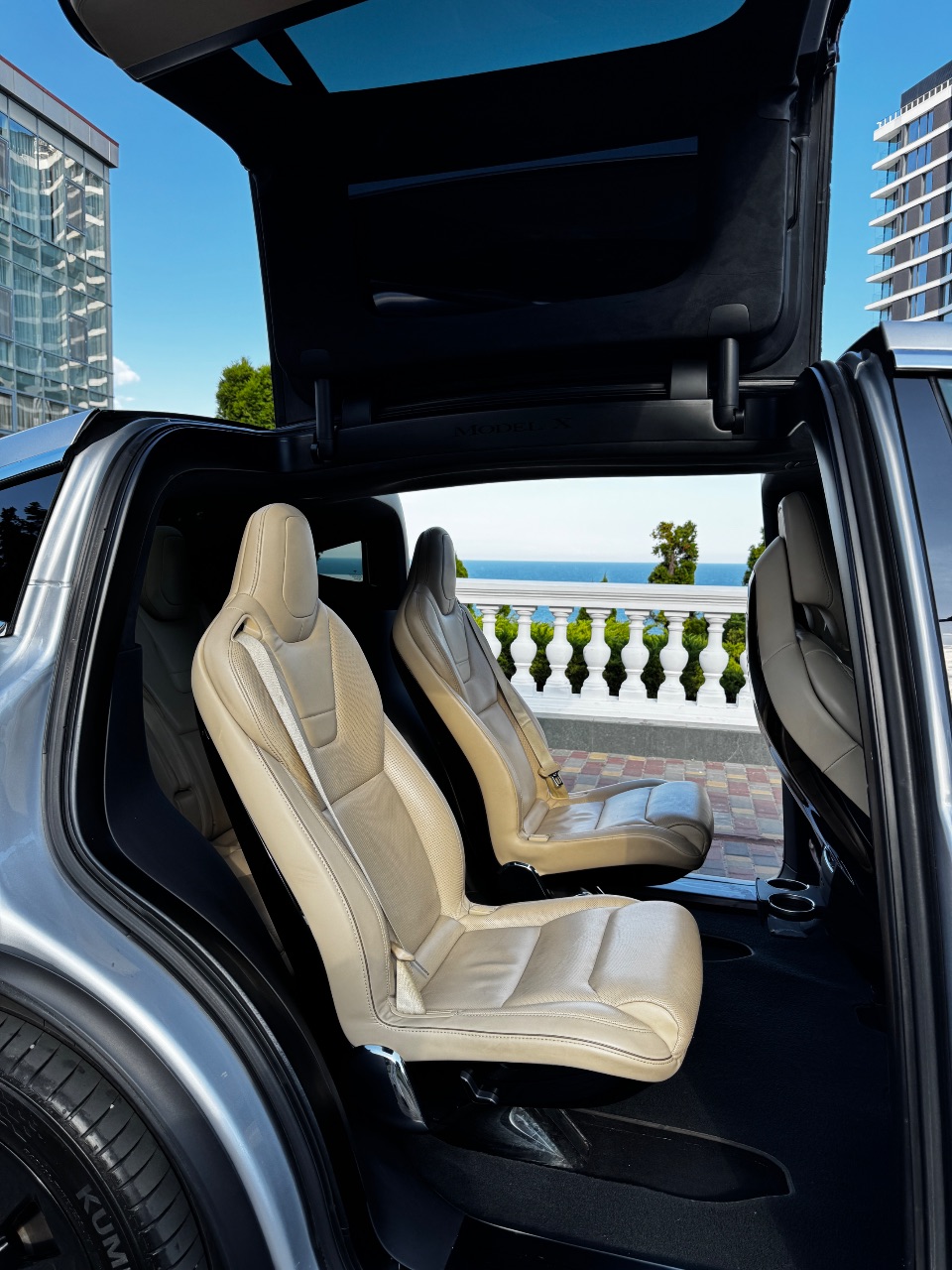 Tesla Model X - фото 24