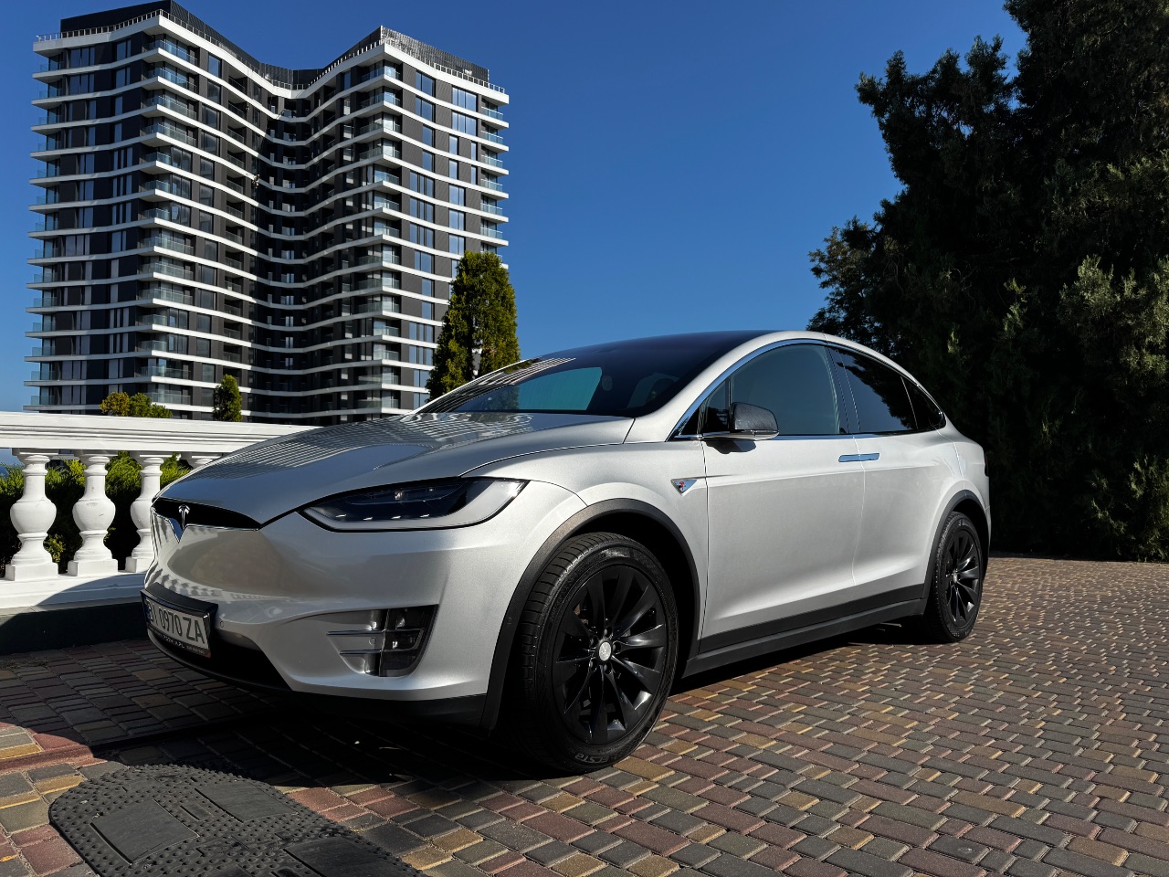 Tesla Model X - фото 11