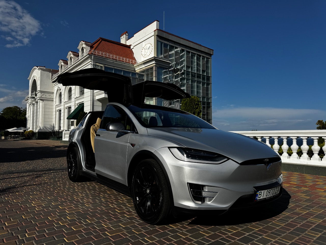 Tesla Model X - фото 16