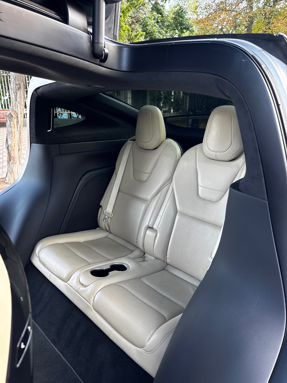 Tesla Model X - фото 37