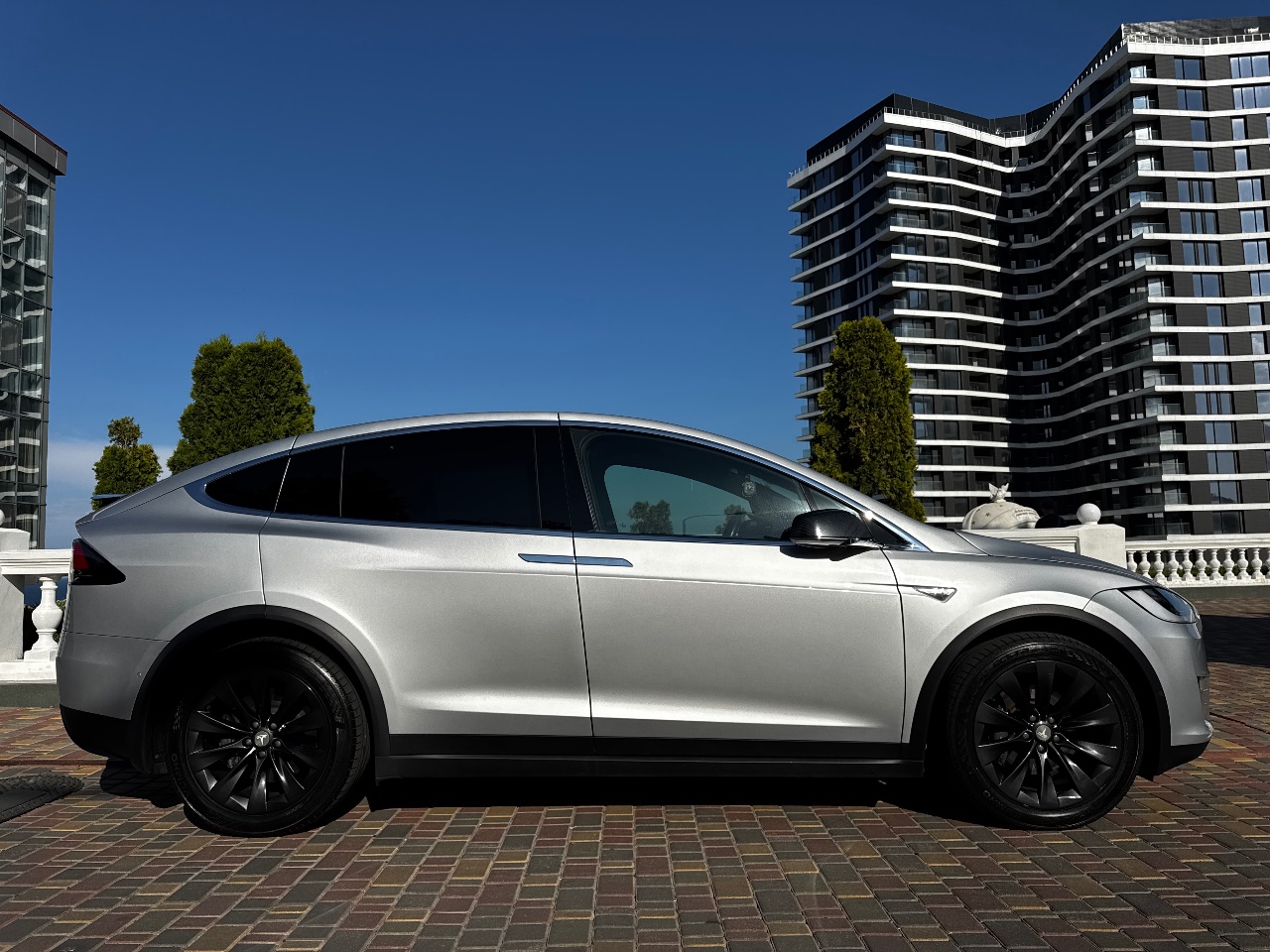 Tesla Model X - фото 4