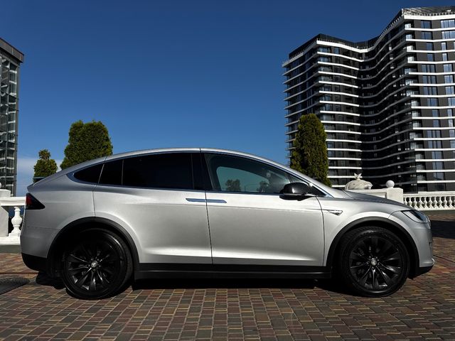 Tesla Model X - зображення 4