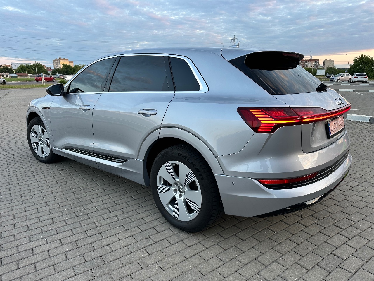 Audi e-tron - фото 12