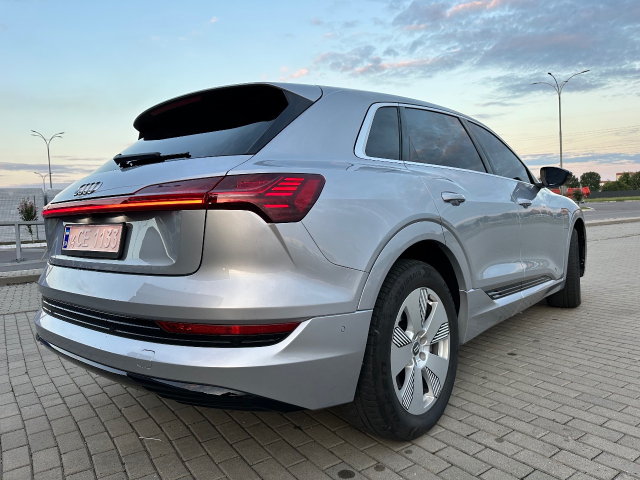 Audi e-tron - фото 8