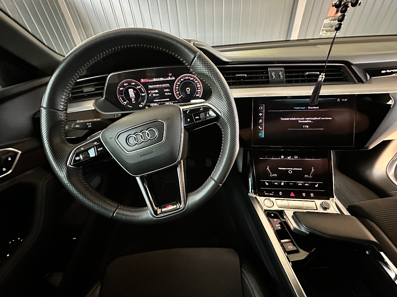 Audi e-tron - фото 18