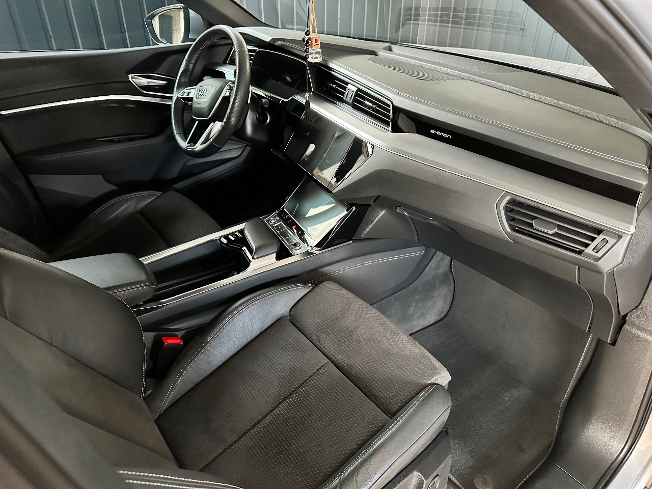 Audi e-tron - фото 19