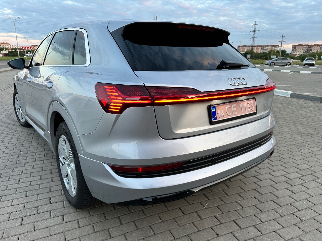 Audi e-tron - фото 15