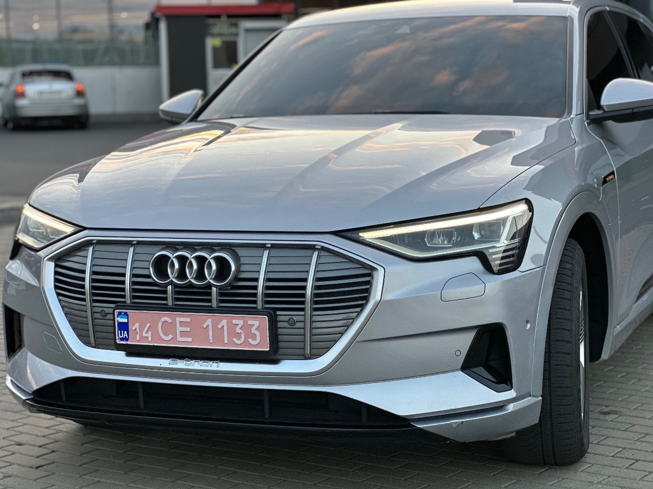 Audi e-tron - фото 6