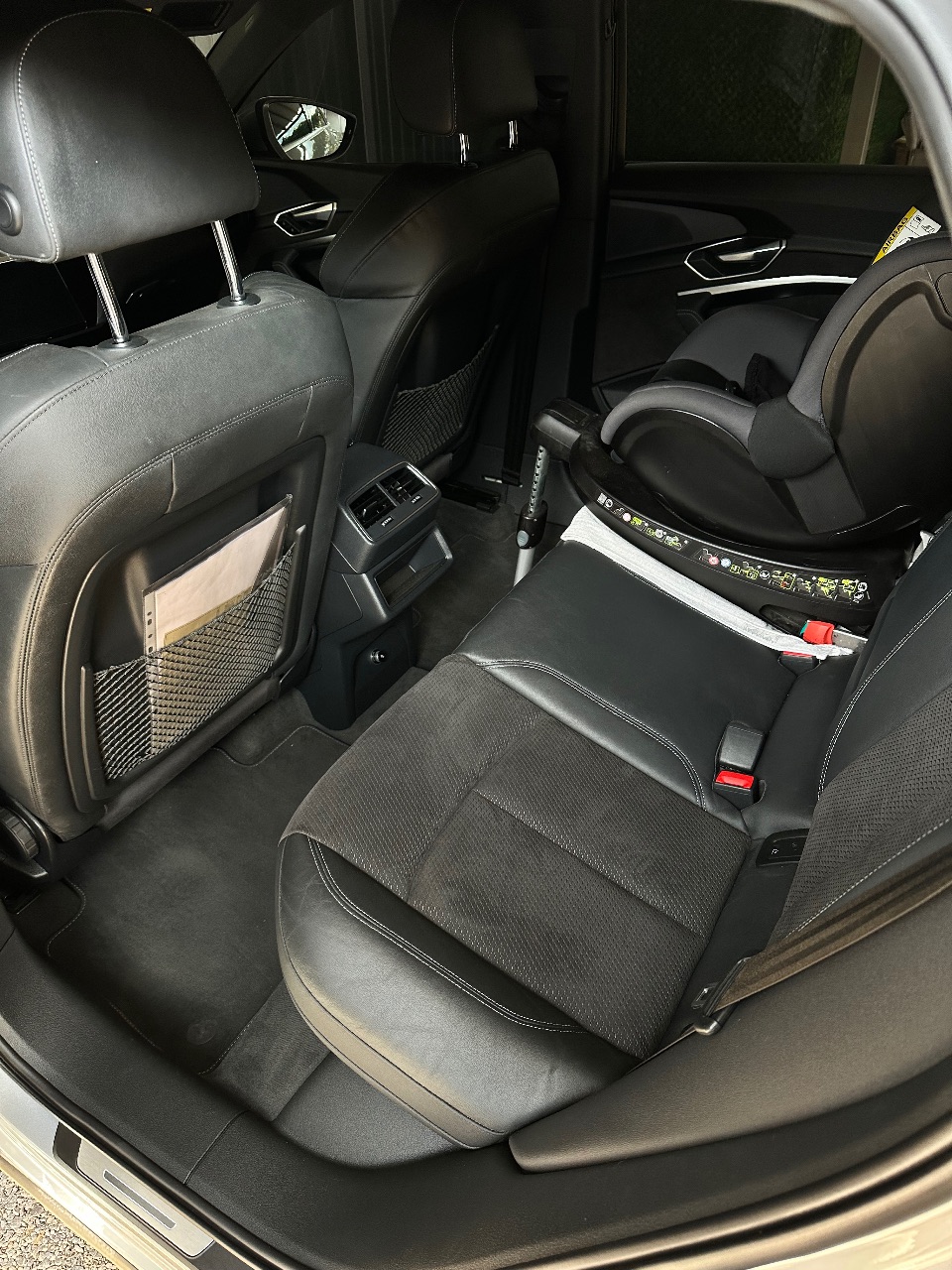 Audi e-tron - фото 25