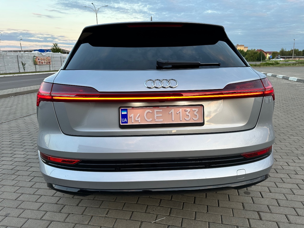Audi e-tron - фото 11