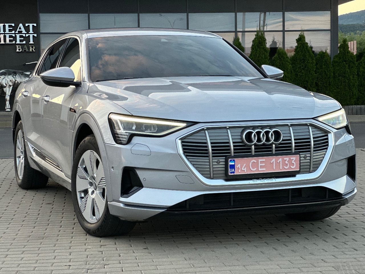 Audi e-tron - фото 1
