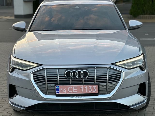 Audi e-tron - фото 2