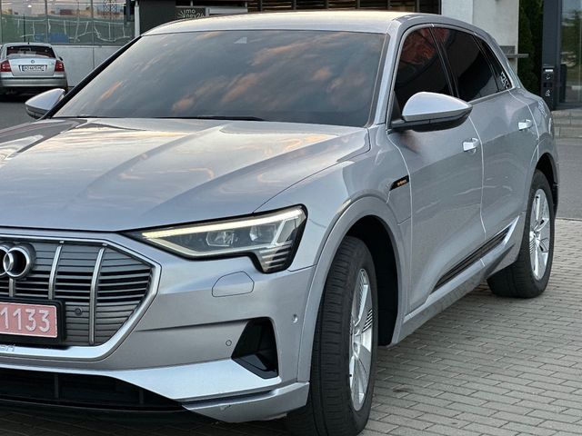 Audi e-tron - фото 5