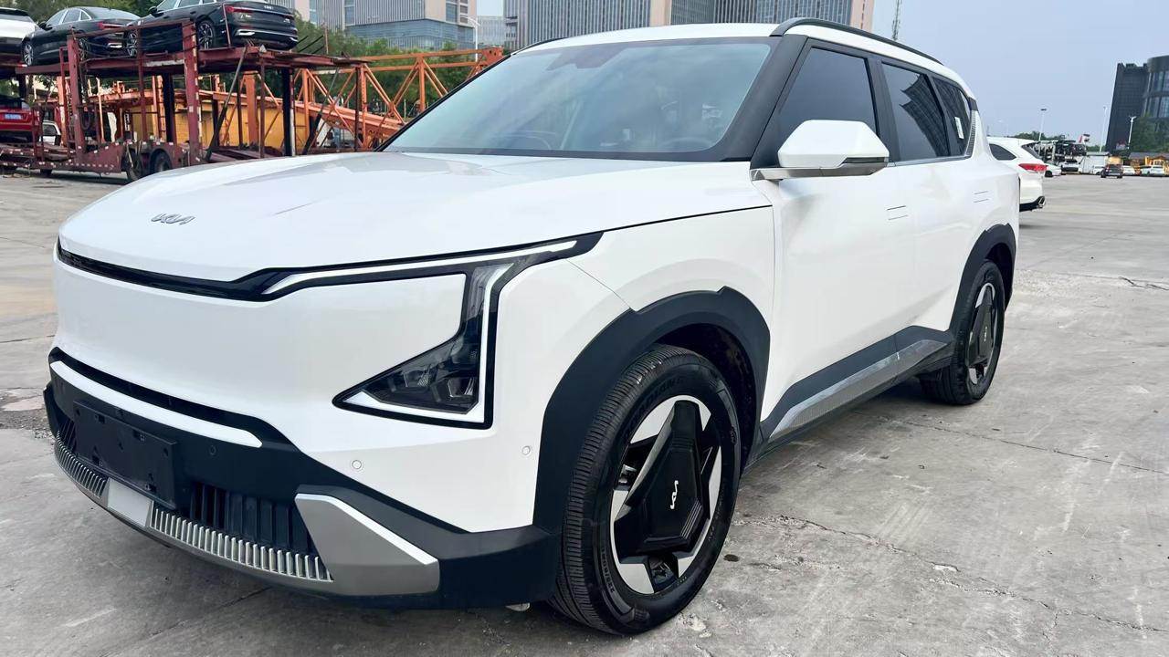 Kia EV5 - фото 1