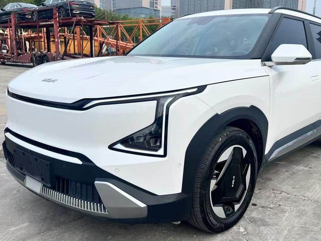 Kia EV5 - фото 1