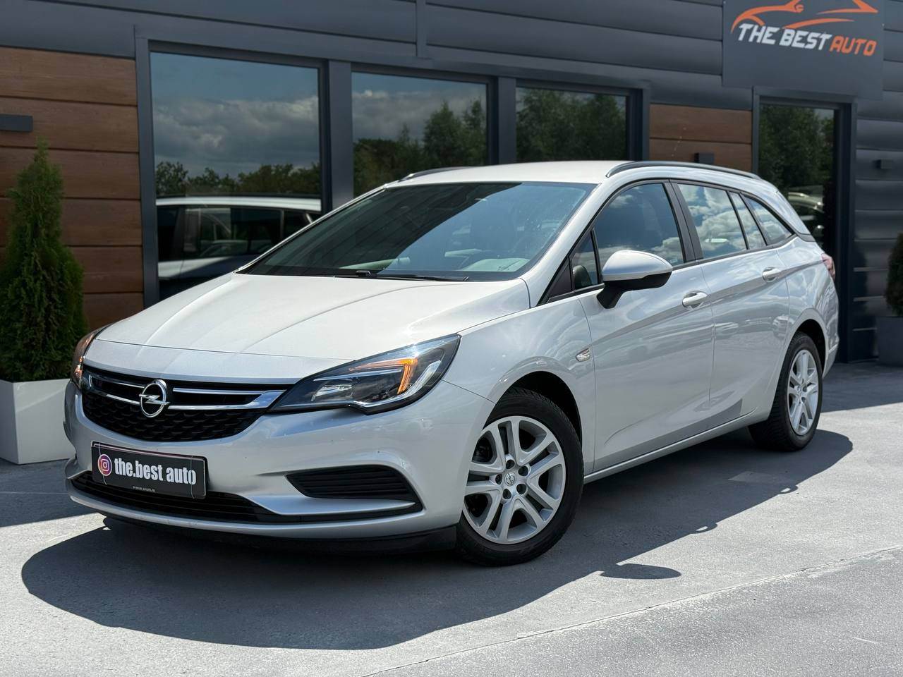 Opel Astra - фото 1