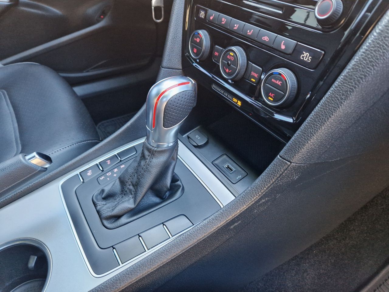 Volkswagen Passat (North America and China) - фото 30